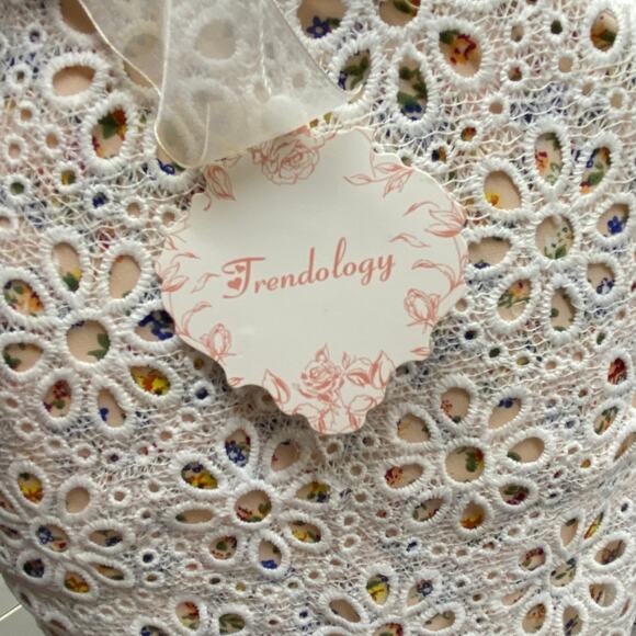 Trendology Boho Chic Sleeveless Summer Dress NWT Small Eyelet Lace Floral Mini - Picture 7 of 13